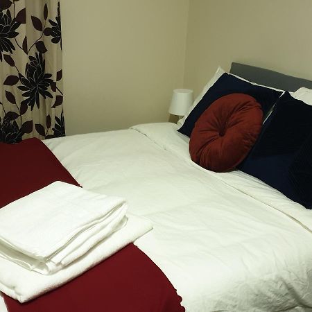 2 Bedroom Lovely Apartment In Woolwich Лондон Екстериор снимка