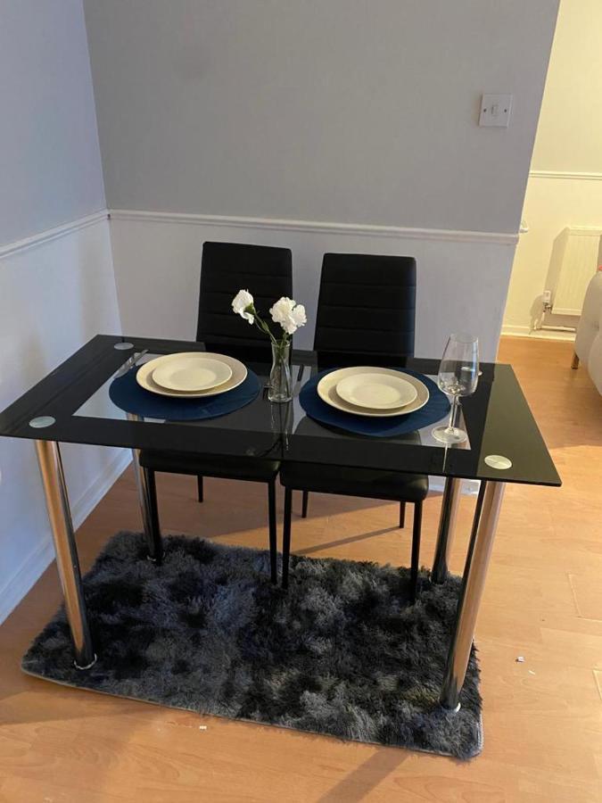 2 Bedroom Lovely Apartment In Woolwich Лондон Екстериор снимка